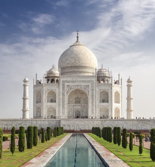 A mesmerizing shot of the famous historic Taj Mahal in Agra, India